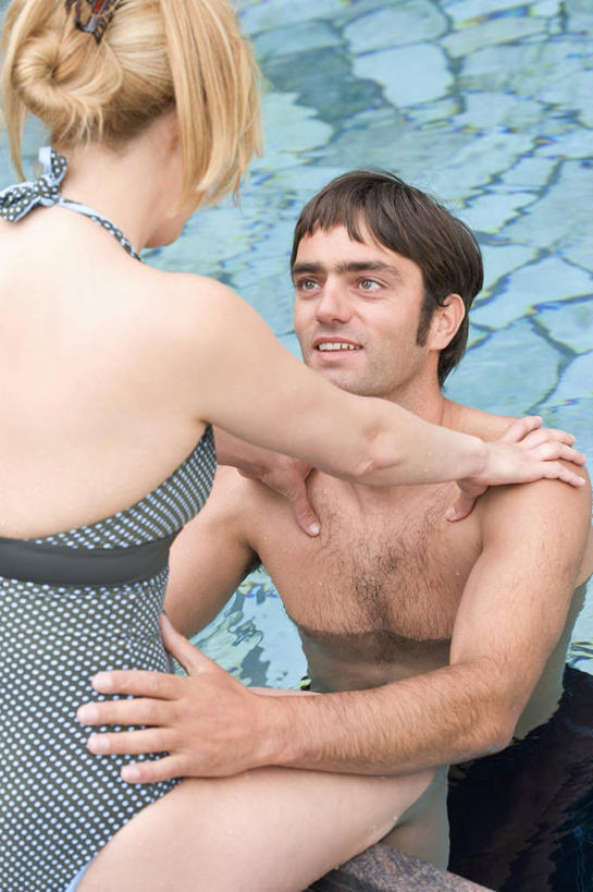 西方人,两个人,游泳池,抱,笑,微笑,露齿笑,竖图,俯视,室内,白天,泳装,爱情,水,欧洲,欧洲人,泳裤,水池,水面,浪漫,泳池,裸露,相视,温暖,温馨,面对面,恩爱,恋人,抱着,对视,和睦,互视,搂着,裸,相对,连体泳衣,相看,男人,男性,年轻男性,年轻女性,女人,女性,白种人,情侣,搂,搂抱,半身,彩图,高角度拍摄,泳衣,伴侣,融洽