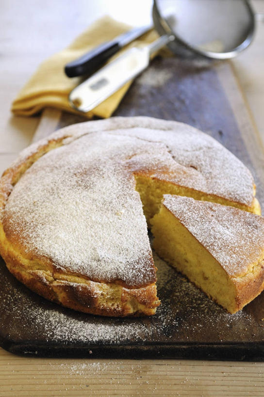 点心,无人,竖图,俯视,室内,特写,白天,下午茶,餐桌,桌子,切开,阴影,反射,木制,滤器,影子,勺子,食品,案板,砧板,食物,糕点,木制品,切,摄影,影棚,餐台,剖面,漏勺,切面,彩图,高角度拍摄,影棚拍摄,拍摄,蛋糕