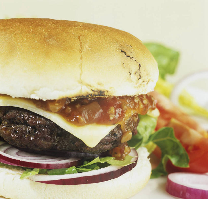 奶酪,无人,横图,俯视,室内,特写,白天,烹饪,西餐,餐桌,桌子,蔬菜,西红柿,阴影,新鲜,反射,影子,调料,酱料,酱汁,肉,佐料,干酪,汉堡,牛肉,起司,料理,食品,调味品,芝士,营养,调味料,酱,菜肴,美食,肉类,食物,一个,快餐,乳酪,西式,摄影,佳肴,有机食品,绿色食品,影棚,单个,餐台,乳制品,发酵,肉食,西式快餐,垃圾食品,番茄,彩图,高角度拍摄,影棚拍摄,拍摄