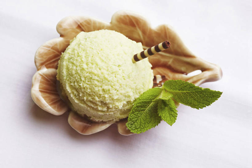 无人,横图,俯视,室内,特写,白天,白色背景,阴影,反射,影子,薄荷,食品,糖,糖果,冰激凌,甜点,甜品,银丹草,清凉,食物,甜食,冷饮,巧克力,舒服,冰淇淋,摄影,影棚,朱古力,解暑,解渴,雪糕,舒爽,冰糕,消暑,斑叶凤梨薄荷,苹果薄荷,夜息香,彩图,高角度拍摄,影棚拍摄,拍摄