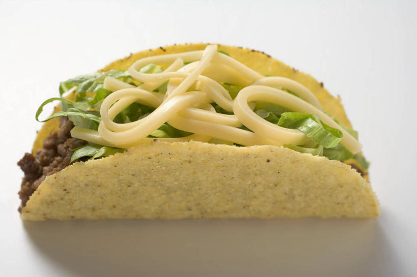 点心,奶酪,无人,横图,俯视,室内,特写,白天,白色背景,蔬菜,阴影,新鲜,反射,影子,生菜,莴苣,肉,干酪,牛肉,起司,食品,芝士,营养,文化,饼,小吃,肉类,食物,糕点,甜食,乳酪,摄影,有机食品,绿色食品,影棚,乳制品,发酵,肉食,玉米饼,春菜,鹅仔菜,莴仔菜,千金菜,叶用莴苣,彩图,高角度拍摄,影棚拍摄,拍摄