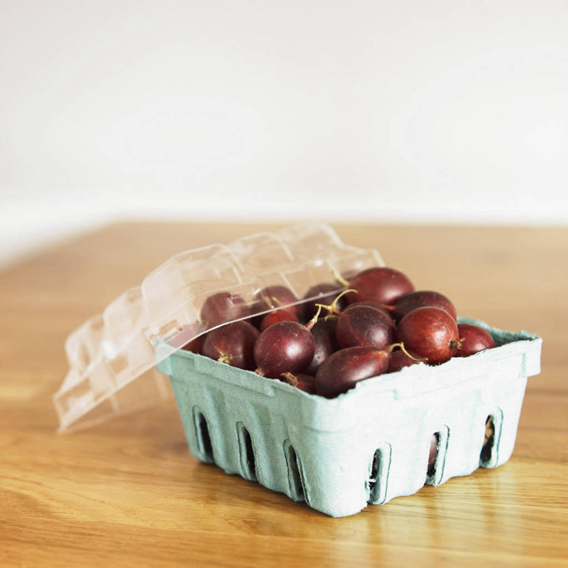 无人,方图,俯视,室内,特写,白天,白色背景,桌面,桌子,浆果,水果,一堆,许多,阴影,堆叠,堆积,朦胧,模糊,新鲜,反射,木制,木盒,影子,灯笼果,生食,食品,果实,食物,一个,红色,木制品,容器,摄影,有机食品,绿色食品,影棚,单个,储藏,堆,储存,红醋栗,醋栗,彩图,高角度拍摄,影棚拍摄,拍摄,贮存