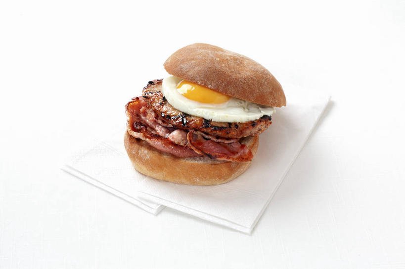 点心,面包,无人,横图,俯视,室内,特写,白天,白色背景,烹饪,西餐,餐桌,桌子,阴影,反射,影子,蛋,荷包蛋,鸡蛋,煎蛋,肉,汉堡,料理,食品,面点,猪肉,菜肴,美食,肉类,食物,糕点,一个,餐巾,快餐,西式,摄影,佳肴,影棚,单个,餐台,肉食,西式快餐,垃圾食品,豚肉,卵,煎鸡蛋,保洁方巾,口布,彩图,高角度拍摄,影棚拍摄,拍摄