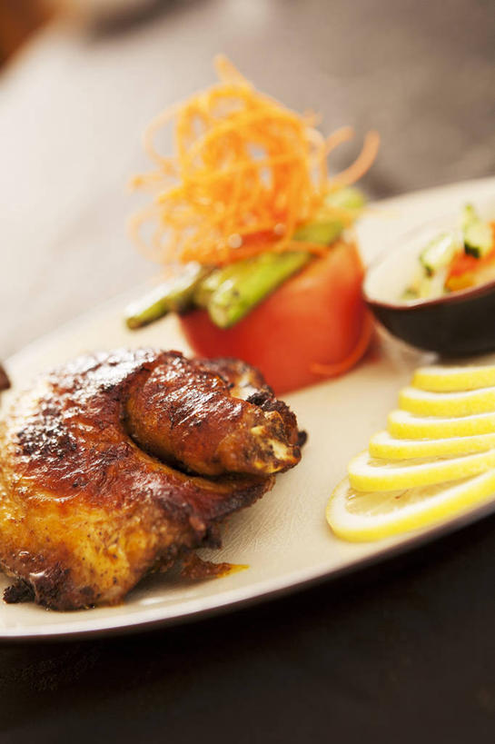 无人,竖图,俯视,室内,特写,白天,烹饪,西餐,餐桌,桌子,柠檬,餐具,水果,阴影,新鲜,反射,碟子,盘,影子,调料,鸡肉,酱料,酱汁,肉,生食,佐料,料理,食品,果实,调味品,调味料,酱,菜肴,美食,肉类,食物,一个,白色,盘子,碟,西式,摄影,佳肴,有机食品,绿色食品,影棚,单个,餐台,肉食,益母果,柠果,彩图,高角度拍摄,影棚拍摄,拍摄