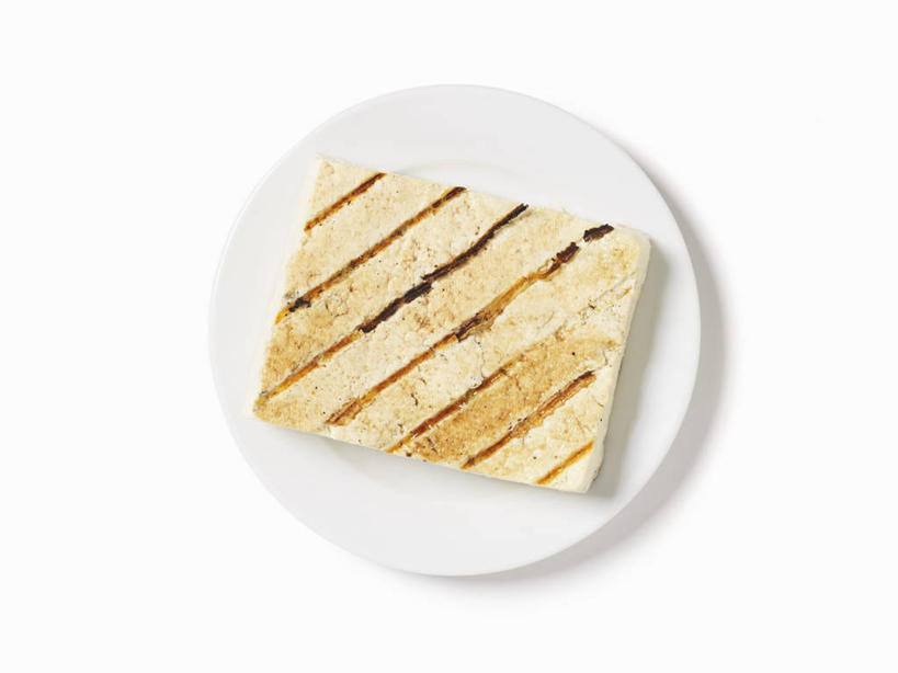 豆腐,无人,横图,俯视,室内,特写,白天,白色背景,餐桌,桌子,餐具,一块,阴影,反射,碟子,盘,影子,一个,白色,盘子,碟,摄影,影棚,单个,餐台,豆制品,彩图,高角度拍摄,影棚拍摄,拍摄