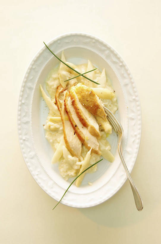 无人,竖图,俯视,室内,特写,白天,白色背景,烹饪,西餐,餐桌,桌子,餐具,一堆,许多,阴影,堆叠,堆积,反射,碟子,盘,影子,调味,谷类,谷物,肉,香料,佐料,料理,食品,米,猪肉,大米,菜肴,美食,肉类,食物,一个,白色,盘子,碟,西式,摄影,佳肴,影棚,单个,餐台,堆,配料,肉食,豚肉,作料,彩图,高角度拍摄,影棚拍摄,拍摄