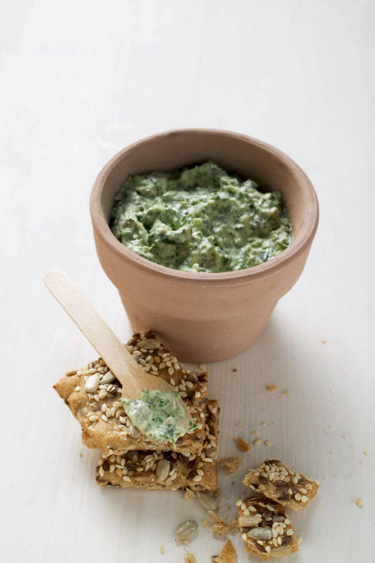 点心,面包,无人,竖图,俯视,室内,特写,白天,白色背景,餐桌,桌子,蔬菜,一堆,许多,阴影,堆叠,堆积,新鲜,反射,影子,生食,蔬菜沙拉,沙拉,食品,面点,色拉,沙律,食物,糕点,奶油,器皿,摄影,有机食品,绿色食品,影棚,餐台,色拉酱,堆,研磨,乳制品,臼杵,千岛酱,研杵,研钵,臼,激凌,克林姆,淇淋,彩图,高角度拍摄,影棚拍摄,拍摄