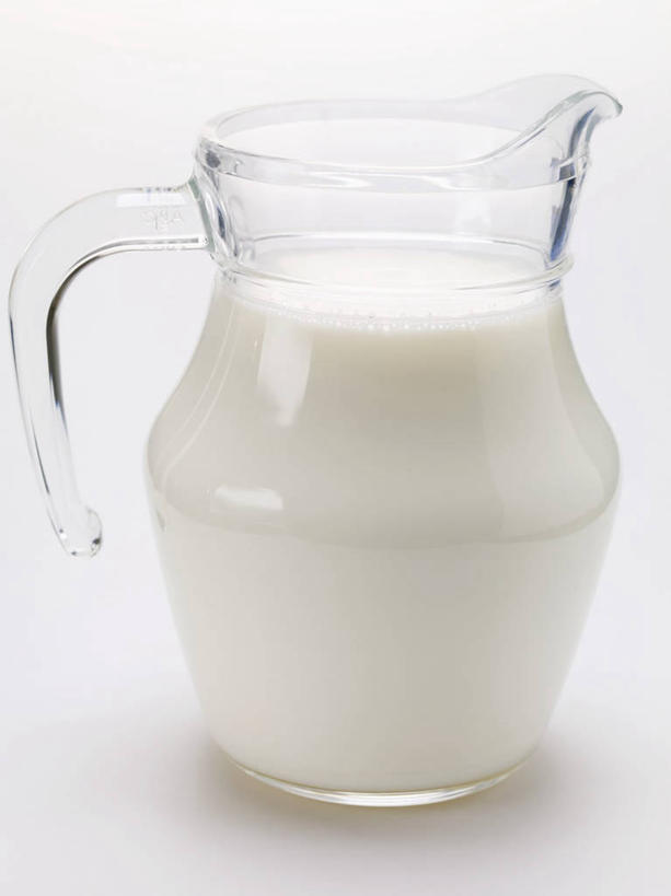 牛奶,无人,竖图,俯视,室内,特写,白天,白色背景,餐桌,桌子,阴影,反射,壶,影子,饮品,一杯,营养,水壶,饮料,一个,白色,茶壶,容器,摄影,影棚,单个,餐台,卫生,乳制品,奶,牛乳,纯真,安神,洁净,光明,恬静,中间色,朴素,清白,彩图,高角度拍摄,影棚拍摄,拍摄