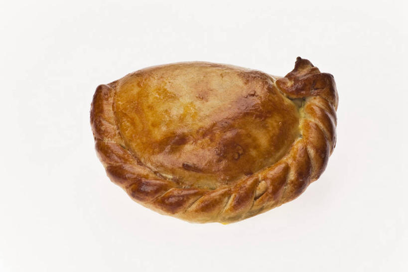 点心,无人,横图,俯视,室内,特写,白天,白色背景,桌面,桌子,阴影,反射,木制,影子,肉,牛肉,食品,面点,馅饼,肉类,食物,糕点,一个,木制品,摄影,影棚,单个,肉食,彩图,高角度拍摄,影棚拍摄,拍摄