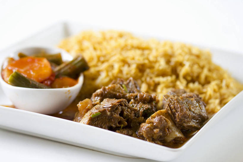 米饭,无人,横图,俯视,室内,特写,白天,白色背景,餐桌,桌子,蔬菜,餐具,阴影,朦胧,模糊,新鲜,反射,碟子,盘,影子,陶瓷,调料,酱料,酱汁,肉,佐料,食品,陶瓷制品,饭,调味品,调味料,猪肉,酱,肉类,食物,两个,盘子,容器,碟,碗,摄影,有机食品,绿色食品,影棚,餐台,储藏,五谷,储存,肉食,豚肉,彩图,高角度拍摄,影棚拍摄,拍摄,贮存