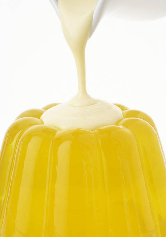 点心,无人,竖图,俯视,室内,特写,白天,白色背景,餐桌,桌子,柠檬,水果,阴影,飞溅,新鲜,溅,反射,影子,生食,食品,甜点,甜品,果实,食物,黄色,果冻,甜食,零食,摄影,有机食品,绿色食品,影棚,餐台,喷洒,啫喱,益母果,柠果,彩图,高角度拍摄,影棚拍摄,拍摄