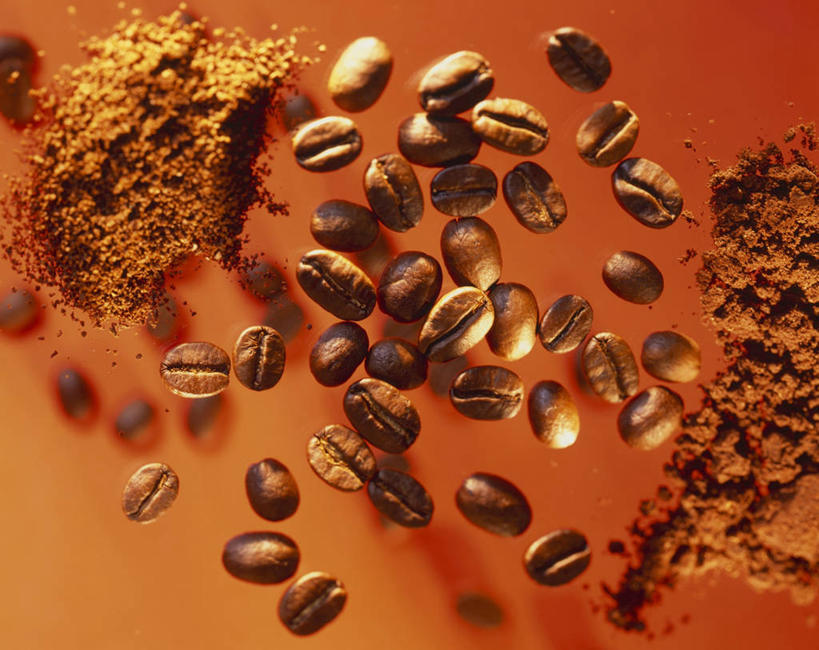 咖啡,无人,横图,俯视,室内,特写,白天,植物,餐桌,桌子,豆,许多,阴影,反射,粉末,影子,豆类,豆子,褐色,很多,咖啡豆,粉,餐台,豆科,咖啡因,粉状,粉剂,彩图,高角度拍摄