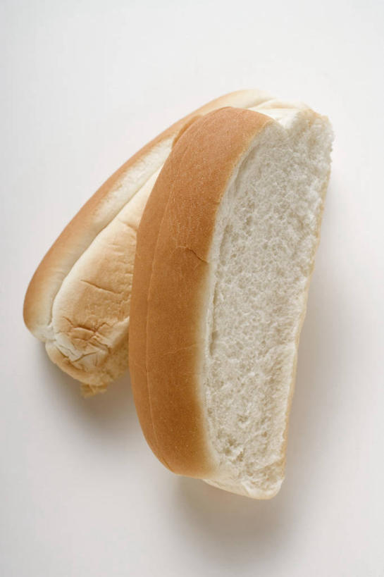 点心,面包,无人,竖图,俯视,室内,特写,白天,白色背景,烹饪,西餐,餐桌,桌子,切开,阴影,反射,影子,料理,食品,面点,热狗,菜肴,美食,食物,糕点,两个,快餐,切,西式,摄影,佳肴,影棚,餐台,剖面,西式快餐,垃圾食品,小圆面包,切面,彩图,高角度拍摄,影棚拍摄,拍摄