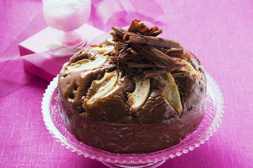 点心,无人,横图,俯视,室内,特写,白天,下午茶,餐桌,桌子,梨,餐具,水果,阴影,粉色背景,新鲜,反射,碟子,盘,影子,生食,食品,糖,糖果,甜点,甜品,果实,食物,糕点,一个,盘子,碟,甜食,巧克力,香梨,摄影,有机食品,绿色食品,影棚,单个,餐台,朱古力,黑巧克力,生梨,彩图,高角度拍摄,影棚拍摄,拍摄,蛋糕