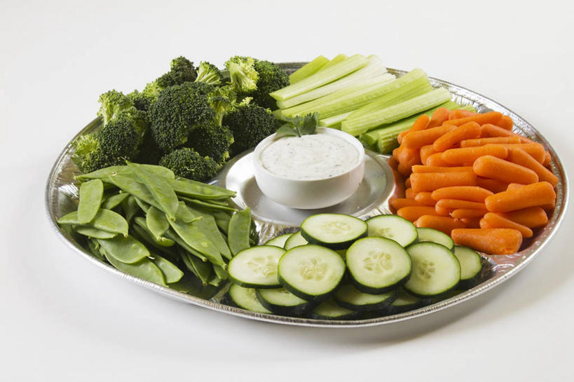 牛奶,无人,横图,俯视,室内,特写,白天,白色背景,植物,桌面,桌子,萝卜,胡萝卜,黄瓜,蔬菜,餐具,玻璃,金属制品,阴影,新鲜,反射,金属,木制,碟子,盘,影子,豆类,豆子,花菜,花椰菜,西兰花,豌豆,生食,蔬菜沙拉,沙拉,食品,饮品,营养,色拉,酸奶,沙律,荷兰豆,玻璃制品,食物,饮料,一个,盘子,木制品,容器,碟,碗,摄影,有机食品,绿色食品,影棚,单个,色拉酱,储藏,椰菜花,乳制品,奶,储存,千岛酱,发酵,雪豆,豆科,寒豆,毕豆,麻累,国豆,小寒豆,麦豌豆,优格,优酪乳,甘蓝花,青瓜,胡瓜,红萝卜,甘荀,彩图,高角度拍摄,影棚拍摄,拍摄,贮存