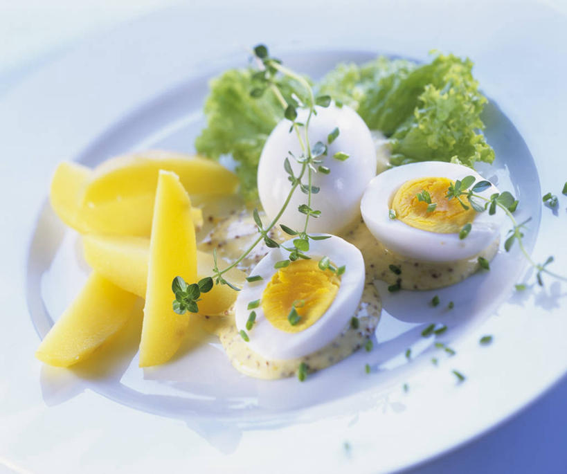 芥末,无人,横图,俯视,室内,特写,白天,餐桌,桌子,蔬菜,土豆,餐具,一堆,许多,切开,阴影,堆叠,堆积,新鲜,反射,碟子,盘,影子,蛋,鸡蛋,食品,食物,一个,盘子,碟,切,摄影,有机食品,绿色食品,影棚,单个,餐台,堆,剖面,切面,山葵,馍馍蛋,泽山葵,溪山葵,卵,芥子末,山嵛菜,芥辣粉,哇沙比,辣根,洋芋,山药蛋,马铃薯,彩图,高角度拍摄,影棚拍摄,拍摄