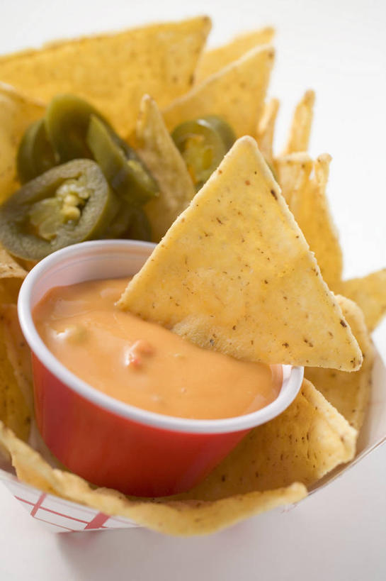 点心,无人,竖图,俯视,室内,特写,白天,白色背景,餐桌,桌子,一堆,许多,阴影,堆叠,堆积,反射,影子,陶瓷,玉米片,调料,酱料,酱汁,佐料,食品,陶瓷制品,调味品,调味料,酱,食物,容器,碗,快餐,零食,摄影,影棚,餐台,储藏,堆,储存,垃圾食品,彩图,高角度拍摄,影棚拍摄,拍摄,贮存