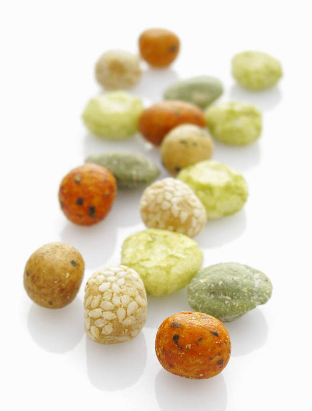 无人,竖图,俯视,彩色,室内,特写,白天,白色背景,餐桌,桌子,一堆,许多,阴影,堆叠,堆积,反射,影子,食品,糖,糖果,甜点,甜品,软糖,食物,甜食,摄影,影棚,餐台,堆,彩图,高角度拍摄,影棚拍摄,拍摄