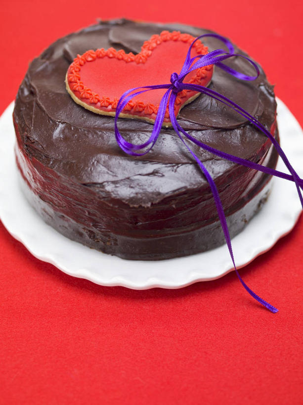 点心,无人,竖图,俯视,室内,特写,白天,爱情,下午茶,餐桌,桌子,餐具,一块,阴影,红色背景,爱心,反射,碟子,盘,影子,食品,浪漫,食物,糕点,一个,红色,白色,盘子,碟,温暖,温馨,心形,恩爱,摄影,影棚,单个,餐台,和睦,心型,彩图,高角度拍摄,影棚拍摄,拍摄,融洽,蛋糕