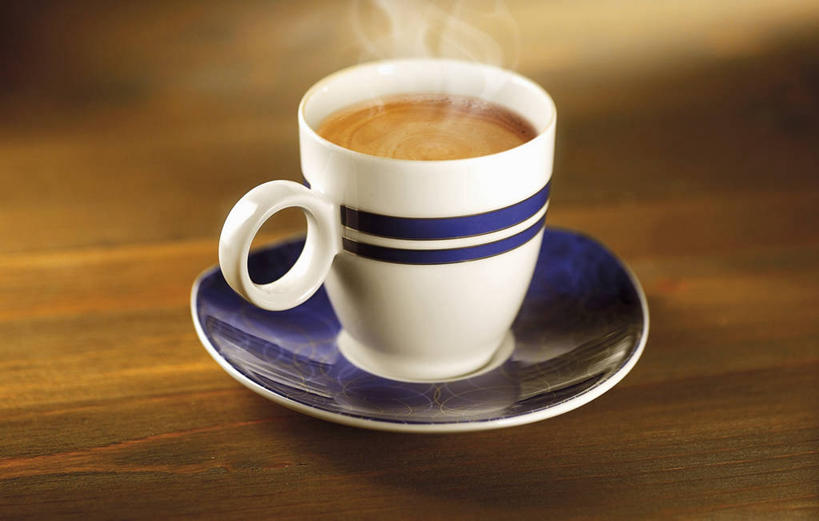 咖啡,无人,横图,俯视,室内,特写,白天,幸福,雾,桌面,桌子,杯子,餐具,阴影,沸腾,朦胧,模糊,反射,木制,蒸汽,瓷器,碟子,盘,影子,咖啡杯,陶瓷制品,水蒸气,雾气,娱乐,饮料,一个,盘子,木制品,碟,享受,休闲,温馨,放松,乐趣,单个,气体,提神,舒适,瓷杯,醒脑,蒸发,软饮料,彩图,高角度拍摄