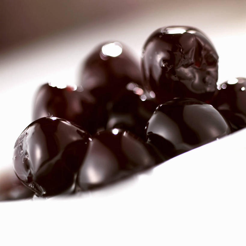 无人,横图,俯视,室内,特写,白天,白色背景,樱桃,水果,一堆,许多,阴影,堆叠,堆积,朦胧,模糊,新鲜,反射,影子,生食,食品,果实,食物,黑色,摄影,有机食品,绿色食品,影棚,堆,樱珠,莺桃,英桃,楔桃,牛桃,荆桃,彩图,高角度拍摄,影棚拍摄,拍摄