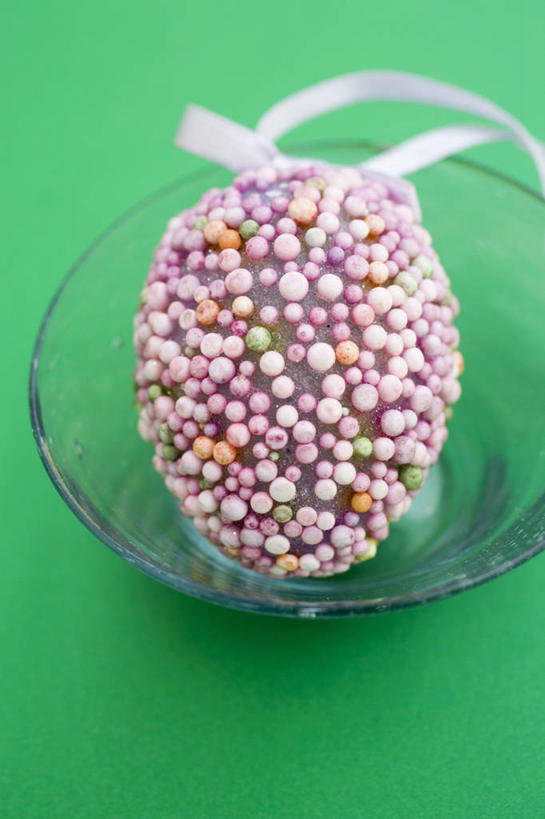 无人,竖图,俯视,室内,特写,白天,餐桌,桌子,玻璃,复活节,绿色背景,阴影,节日,庆祝,装饰,反射,丝绸,丝带,影子,蛋,食品,糖,糖果,甜点,甜品,缎带,文化,玻璃制品,绸带,食物,一个,容器,碗,甜食,庆典,摄影,影棚,单个,餐台,纪念,储藏,华丽,修饰,点缀,储存,彩蛋,硬糖,复活节彩蛋,衬托,美观,雅致,雅观,彩图,高角度拍摄,影棚拍摄,拍摄,贮存