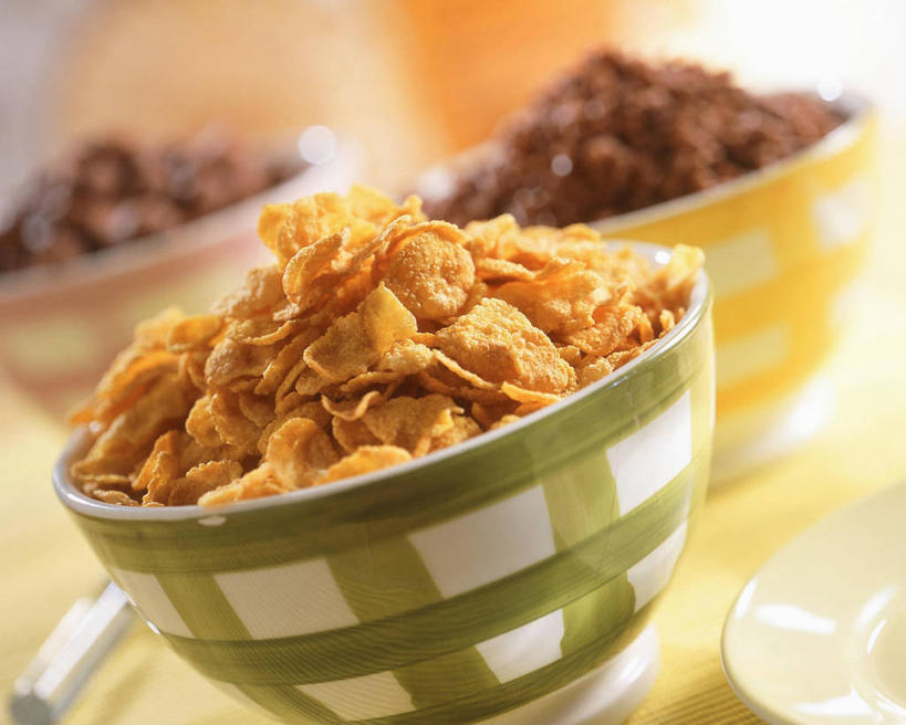 点心,无人,横图,俯视,室内,特写,白天,早餐,餐桌,桌子,餐具,一堆,许多,阴影,堆叠,堆积,朦胧,模糊,反射,碟子,盘,影子,勺子,陶瓷,玉米片,谷物,食品,陶瓷制品,美食,饮食,食物,三个,盘子,容器,调羹,碟,汤匙,碗,快餐,零食,保健,摄影,影棚,餐台,储藏,堆,麦片,储存,垃圾食品,彩图,高角度拍摄,影棚拍摄,拍摄,贮存