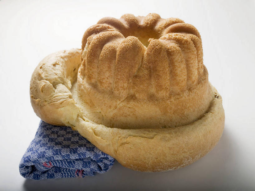 点心,面包,无人,横图,俯视,室内,特写,白天,白色背景,餐桌,桌子,一块,阴影,反射,布料,影子,食品,面点,布纹,桌布,食物,糕点,蓝色,餐巾,台布,摄影,影棚,餐台,彩图,高角度拍摄,影棚拍摄,拍摄