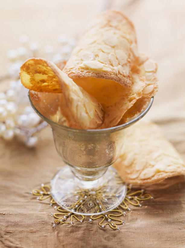 无人,竖图,俯视,室内,特写,白天,餐桌,桌子,杯子,圣诞节,阴影,节日,朦胧,模糊,庆祝,盛开,反射,影子,花蕾,文化,玻璃制品,花,花瓣,花朵,鲜花,一个,水杯,花苞,花蕊,庆典,摄影,影棚,单个,餐台,纪念,华夫饼,窝夫,格子饼,华夫,格仔饼,压花蛋饼,玻璃杯,彩图,高角度拍摄,影棚拍摄,拍摄