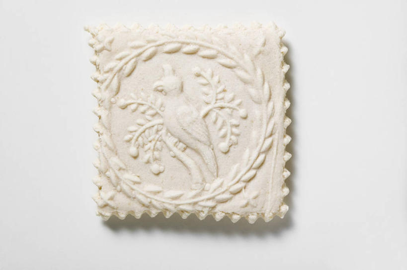 点心,无人,横图,俯视,室内,特写,白天,白色背景,植物,餐桌,桌子,鸟,圣诞节,阴影,节日,庆祝,装饰,反射,鸟类,影子,食品,枝条,曲奇,文化,树,树木,树枝,食物,一个,饼干,零食,庆典,摄影,影棚,单个,餐台,纪念,华丽,修饰,点缀,曲奇饼,曲奇饼干,衬托,美观,雅致,雅观,虬枝,枝杈,彩图,高角度拍摄,影棚拍摄,拍摄