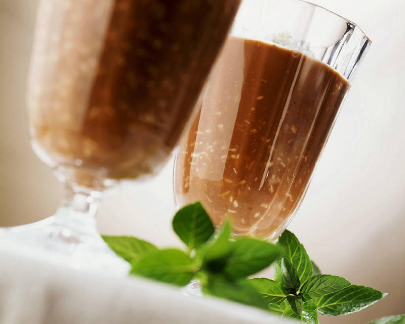 点心,无人,横图,室内,特写,白天,仰视,桌面,桌子,杯子,叶子,阴影,朦胧,模糊,反射,木制,影子,薄荷,食品,甜点,甜品,绿叶,银丹草,玻璃制品,食物,两个,木制品,水杯,果冻,甜食,零食,嫩叶,啫喱,斑叶凤梨薄荷,苹果薄荷,夜息香,叶,叶片,玻璃杯,彩图,低角度拍摄