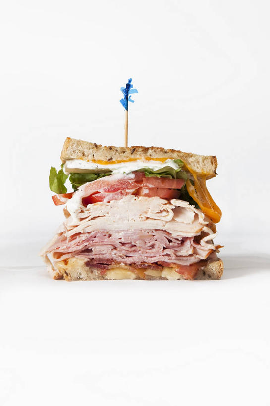 奶酪,无人,竖图,室内,特写,白天,白色背景,正面,烹饪,西餐,桌面,桌子,蔬菜,西红柿,阴影,新鲜,反射,木制,影子,生菜,莴苣,鸡肉,肉,干酪,起司,三明治,料理,食品,芝士,营养,火腿,猪肉,菜肴,美食,肉类,竹签,食物,腌制,一个,木制品,快餐,乳酪,西式,摄影,佳肴,有机食品,绿色食品,影棚,单个,乳制品,发酵,肉食,西式快餐,三文治,豚肉,取食签,春菜,鹅仔菜,莴仔菜,千金菜,叶用莴苣,熏制,火肉,兰熏,猪腿,番茄,彩图,影棚拍摄,拍摄