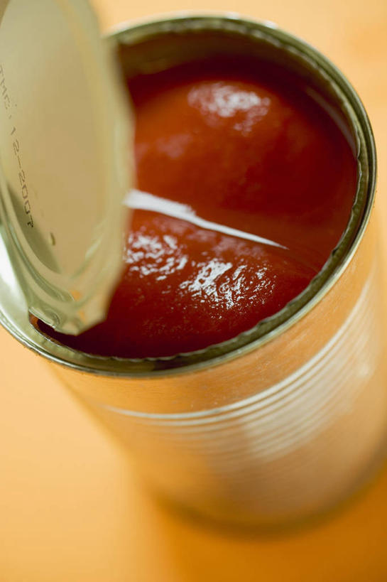 无人,竖图,俯视,室内,特写,白天,餐桌,桌子,蔬菜,西红柿,橙色背景,阴影,新鲜,反射,罐头,罐子,影子,调料,酱料,酱汁,茄汁,佐料,食品,调味品,调味料,番茄酱,酱,食物,一个,摄影,有机食品,绿色食品,影棚,单个,餐台,罐头食品,番茄,彩图,高角度拍摄,影棚拍摄,拍摄