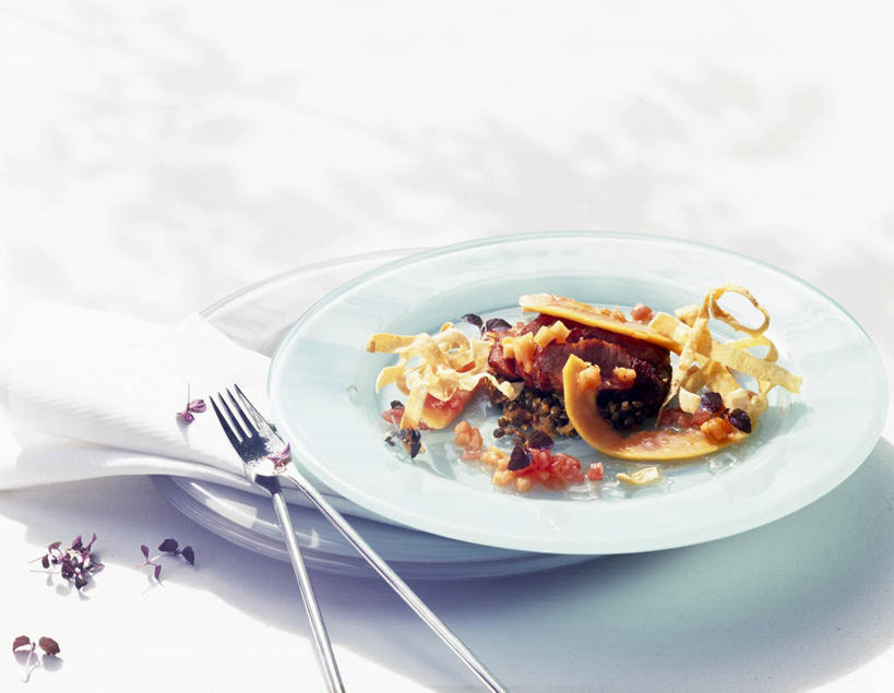 无人,横图,俯视,室内,特写,白天,植物,餐桌,桌子,木瓜,豆,扁豆,蔬菜,餐具,水果,阴影,朦胧,模糊,新鲜,反射,叉子,刀叉,刀子,碟子,盘,影子,豆类,豆子,肉,生食,食品,果实,蔬果,猪肉,肉类,食物,三个,盘子,碟,有机食品,绿色食品,餐台,餐刀,肉食,餐叉,豆科,豚肉,白扁豆,奶匏,蓬生果,乳瓜,石瓜,万寿匏,进餐用具,万寿果,番木瓜,羊眼豆,沿篱豆,小刀豆,藤豆,树豆,膨皮豆,南豆,南扁豆,凉衍豆,蛾眉豆,茶豆,藊豆,彩图,高角度拍摄