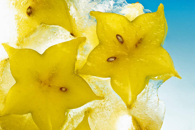无人,横图,室内,特写,白天,正面,水果,切开,阴影,蓝色背景,新鲜,反射,影子,冰,星星,生食,冰块,食品,果实,冷冻,食物,黄色,杨桃,切,星形,寒冷,摄影,有机食品,绿色食品,影棚,冷藏,五敛子,冰冷,三廉子,阳桃,洋桃,剖面,五角形,切面,保鲜,五角星,彩图,影棚拍摄,拍摄