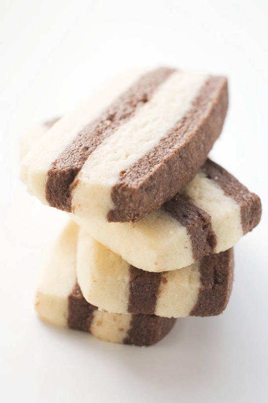 无人,竖图,俯视,室内,特写,白天,白色背景,植物,桌面,桌子,圣诞节,一排,阴影,节日,庆祝,整齐,反射,木制,影子,食品,糖,糖果,甜点,甜品,草药,药草,文化,白巧克力,中药,食物,排列,木制品,甜食,巧克力,四个,庆典,清热,摄影,影棚,纪念,朱古力,黑巧克力,堆,队列,药材,中草药,香草兰,中药材,本草,解毒,婆绒花,山薄荷,石母草,彩图,高角度拍摄,影棚拍摄,拍摄