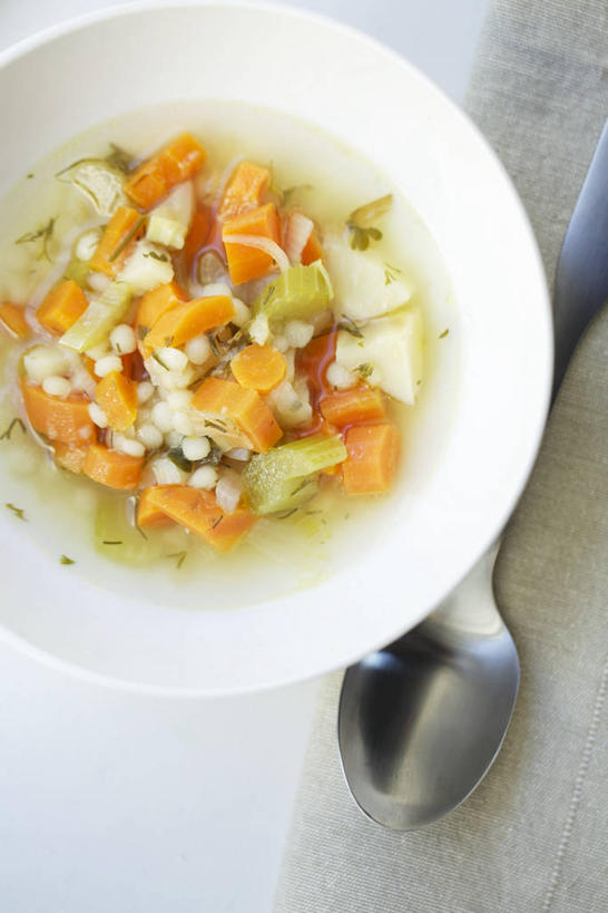 无人,竖图,俯视,室内,特写,白天,白色背景,餐桌,桌子,蔬菜,阴影,新鲜,反射,粉末,影子,勺子,陶瓷,面粉,肉,汤,食品,陶瓷制品,粮食,肉类,食物,两个,容器,调羹,汤匙,碗,粉,摄影,有机食品,绿色食品,影棚,餐台,储藏,农产品,储存,肉食,原材料,粉状,彩图,高角度拍摄,影棚拍摄,拍摄,贮存