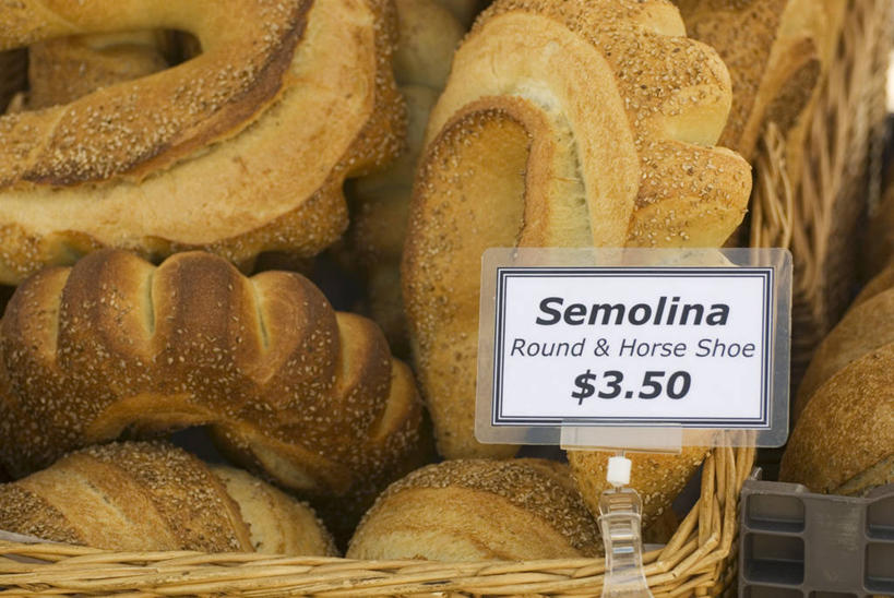 点心,面包,无人,商店,交叉,横图,俯视,室内,特写,白天,竹子,一堆,许多,阴影,堆叠,堆积,竹制,编织,反射,英文,标签,标志,篮子,数字,文字,影子,字符,字母,食品,面点,很多,标识,商铺,食物,糕点,一个,竹篮,阿拉伯数字,单个,竹条,堆,英文字母,交织,竹制品,市肆,商号,穿插,面包店,彩图,高角度拍摄,店铺