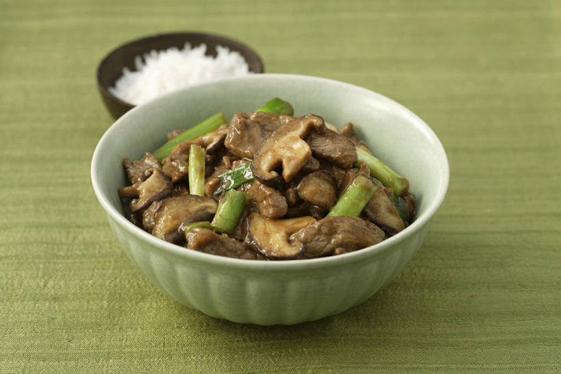 米饭,无人,横图,俯视,室内,特写,白天,烹饪,中餐,桌面,桌子,蔬菜,洋葱,玻璃,绿色背景,阴影,新鲜,反射,木制,影子,菌菇,蘑菇,谷类,谷物,肉,牛肉,料理,食品,饭,米,菌类,大米,菜肴,美食,肉类,玻璃制品,食物,两个,木制品,容器,碗,中式,食用菌,摄影,佳肴,有机食品,绿色食品,影棚,储藏,五谷,储存,玉葱,肉食,圆葱,洋葱头,球葱,葱头,彩图,高角度拍摄,影棚拍摄,拍摄,贮存