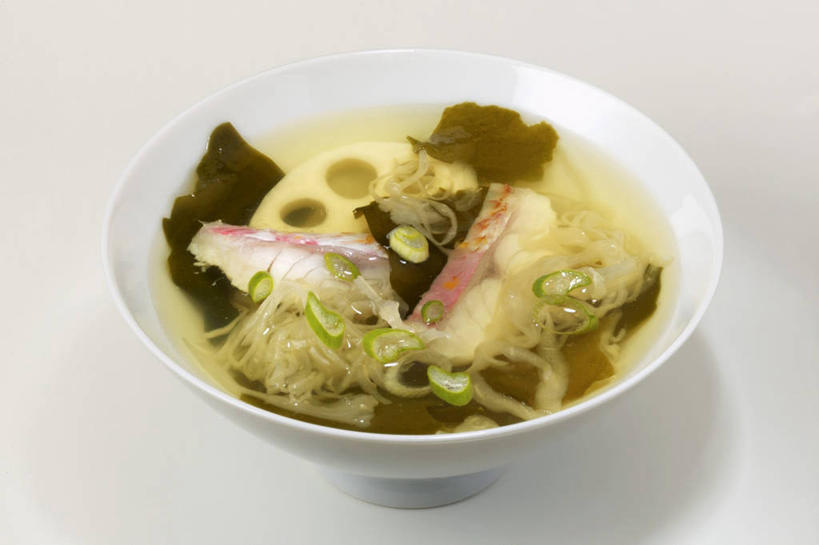 海鲜,无人,横图,俯视,室内,特写,白天,白色背景,餐桌,桌子,蔬菜,椰菜,卷心菜,阴影,新鲜,反射,鱼,影子,陶瓷,肉,鱼肉,食品,陶瓷制品,水产,肉类,鱼类,海洋生物,食物,一个,容器,碗,甘蓝,摄影,有机食品,绿色食品,影棚,单个,餐台,储藏,储存,水生动物,海产品,水生物,肉食,海底动物,绯鲵鲣,结球甘蓝,甘兰,包心菜,彩图,高角度拍摄,影棚拍摄,拍摄,贮存