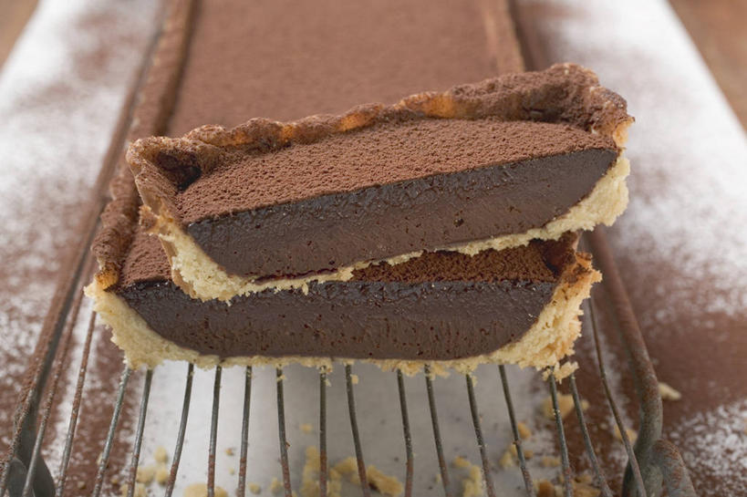 点心,无人,横图,俯视,室内,特写,白天,下午茶,餐桌,桌子,切开,阴影,反射,粉末,影子,食品,糖,糖果,甜点,甜品,果实,种子,巧克力蛋糕,可可,食物,糕点,甜食,巧克力,切,粉,餐台,朱古力,可可粉,剖面,切面,可可豆,粉状,粉剂,可可子,彩图,高角度拍摄,蛋糕