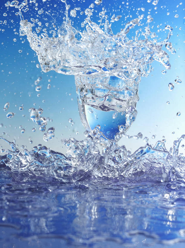 无人,竖图,室内,特写,白天,正面,水,阴影,飞溅,蓝色背景,溅,反射,液体,影子,水滴,水珠,摄影,影棚,喷洒,彩图,影棚拍摄,拍摄