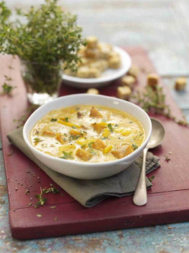 无人,竖图,俯视,室内,特写,白天,烹饪,中餐,玉米,餐桌,桌子,南瓜,蔬菜,杯子,餐具,叶子,一块,阴影,朦胧,模糊,新鲜,芳香,反射,棒子,碟子,盘,影子,勺子,陶瓷,金瓜,玉蜀黍,汤,料理,食品,绿叶,案板,陶瓷制品,菜肴,美食,番瓜,玻璃制品,砧板,食物,盘子,容器,水杯,调羹,碟,汤匙,碗,香草,四个,中式,嫩叶,佳肴,有机食品,绿色食品,餐台,储藏,麦瓜,倭瓜,吉祥,百里香,苞米,麝香草,储存,苞芦,苞谷,如意,南瓜汤,勇气,勇敢,包谷,大蜀黍,番麦,薏米包,玉高粱,玉麦,珍珠米,地椒,自尊,不屈,平安,叶,叶片,玻璃杯,彩图,高角度拍摄,浙江菜,浙菜,甜玉米,贮存