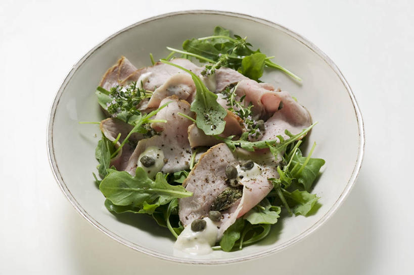 无人,横图,俯视,室内,特写,白天,白色背景,植物,餐桌,桌子,蔬菜,水果,一堆,许多,阴影,堆叠,堆积,新鲜,反射,影子,陶瓷,肉,生食,蔬菜沙拉,牛肉,沙拉,食品,草药,陶瓷制品,色拉,沙律,肉类,中药,食物,一个,白色,容器,碗,摄影,有机食品,绿色食品,影棚,单个,餐台,色拉酱,储藏,堆,储存,千岛酱,药材,中草药,肉食,马槟榔,芝麻菜,中药材,本草,马金囊,水槟榔,紫槟榔,马金南,山槟榔,太极子,屈头鸡,德国芥菜,火箭生莱,芸芥,芝麻叶,紫花南芥,彩图,高角度拍摄,影棚拍摄,拍摄,贮存