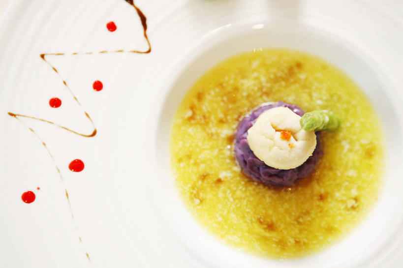 海鲜,无人,横图,俯视,室内,特写,白天,烹饪,西餐,餐桌,桌子,蔬菜,土豆,阴影,新鲜,反射,鱼,影子,陶瓷,肉,鱼肉,料理,食品,陶瓷制品,土豆泥,水产,菜肴,美食,肉类,鱼类,海洋生物,食物,一个,白色,容器,碗,果酱,西式,佳肴,有机食品,绿色食品,单个,餐台,储藏,储存,水生动物,海产品,水生物,肉食,海底动物,鳕鱼,馍馍蛋,果子酱,鳘鱼,马铃薯泥,薯蓉,洋芋,山药蛋,马铃薯,彩图,高角度拍摄,贮存