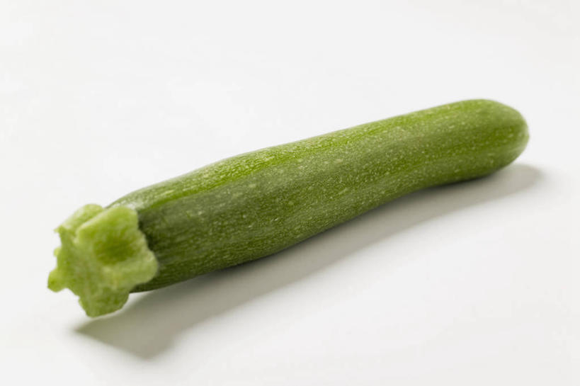 无人,横图,俯视,室内,特写,白天,白色背景,餐桌,桌子,蔬菜,阴影,新鲜,反射,影子,食品,西葫芦,食物,一个,白瓜,摄影,有机食品,绿色食品,影棚,单个,餐台,茭瓜,彩图,高角度拍摄,影棚拍摄,拍摄