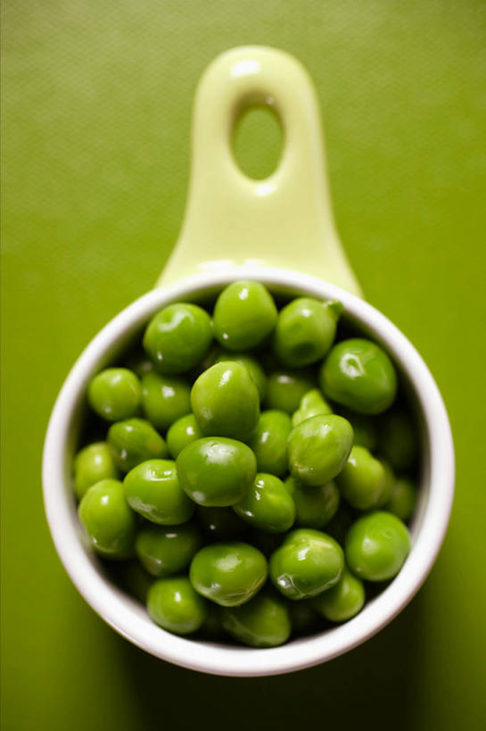 无人,竖图,俯视,室内,特写,白天,植物,餐桌,桌子,蔬菜,一堆,许多,绿色背景,阴影,堆叠,堆积,新鲜,反射,影子,陶瓷,豆类,豆子,豌豆,食品,陶瓷制品,荷兰豆,食物,一个,绿色,容器,碗,摄影,有机食品,绿色食品,影棚,单个,餐台,储藏,堆,储存,雪豆,豆科,寒豆,毕豆,麻累,国豆,小寒豆,麦豌豆,彩图,高角度拍摄,影棚拍摄,拍摄,贮存