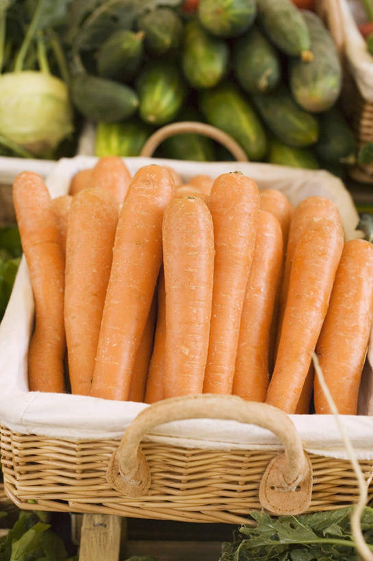 无人,菜场,交叉,竖图,俯视,室内,特写,白天,购物,消费,竹子,萝卜,胡萝卜,黄瓜,蔬菜,一堆,许多,堆叠,堆积,竹制,朦胧,模糊,新鲜,编织,篮子,食品,集市,市场,很多,食物,绿色,竹篮,橙色,金融,有机食品,绿色食品,竹条,堆,交织,竹制品,选购,贸易,穿插,菜市,青瓜,胡瓜,红萝卜,甘荀,彩图,高角度拍摄,菜市场