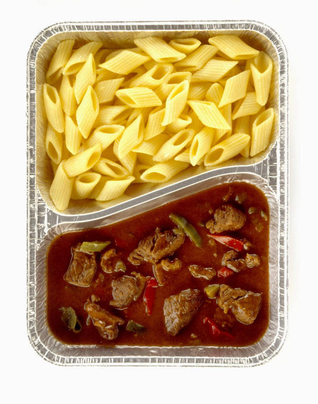 面食,通心粉,无人,竖图,俯视,室内,特写,白天,白色背景,西餐,桌面,桌子,辣椒,蔬菜,阴影,新鲜,反射,木制,影子,塑料,面,肉,通心面,牛肉,料理,食品,肉类,盒子,食物,一个,木制品,容器,塑料制品,西式,摄影,有机食品,绿色食品,影棚,单个,储藏,储存,肉食,彩椒,辣角,红海椒,大椒,辣虎,广椒,甜椒,柿子椒,辣子,海椒,番椒,灯笼椒,彩图,高角度拍摄,影棚拍摄,拍摄,贮存