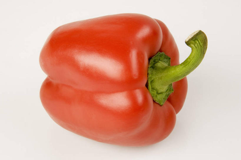 无人,横图,俯视,室内,特写,白天,白色背景,桌面,桌子,辣椒,蔬菜,阴影,新鲜,反射,木制,影子,食品,食物,一个,红色,木制品,摄影,有机食品,绿色食品,影棚,单个,彩椒,辣角,红海椒,大椒,辣虎,广椒,甜椒,柿子椒,辣子,海椒,番椒,灯笼椒,彩图,高角度拍摄,影棚拍摄,拍摄